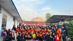 Cegah Diabetes dan Lancarkan Peredaran Darah, Mahasiswa PBL UINSU Ajak Ibu-Ibu Desa Bandar Khalipah Ikuti Senam Kaki DM